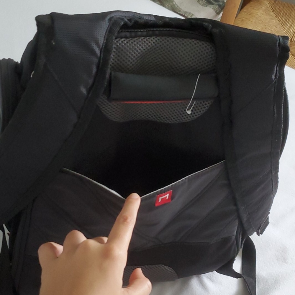 LEED'S Backpack - Picture 8 of 9